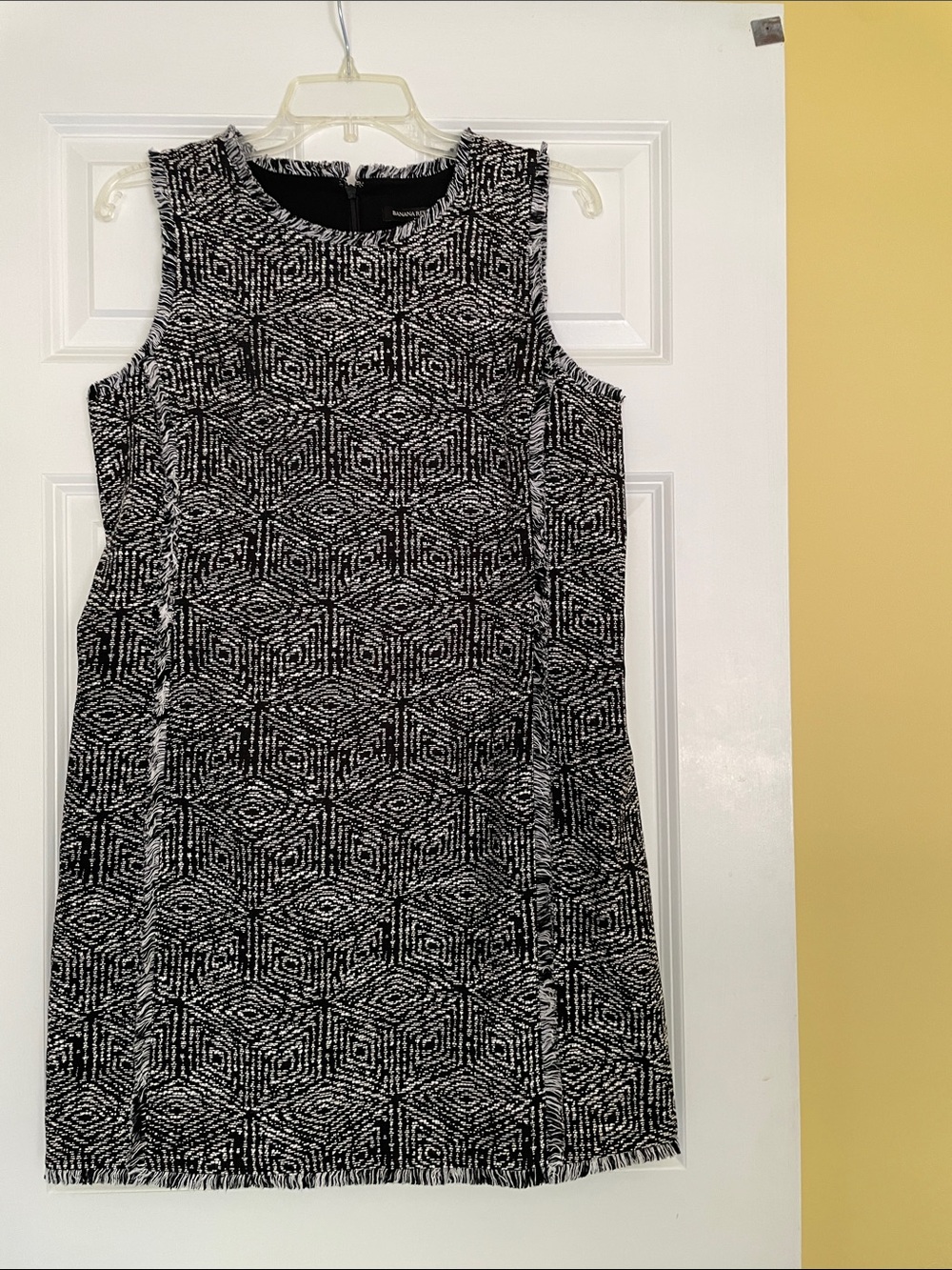 Banana Republic Black and White Geometric Sleeveless Shift Dress